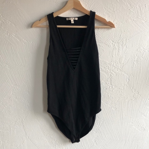 Express✨One Eleven Cutouts Bodysuit - Picture 2 of 7